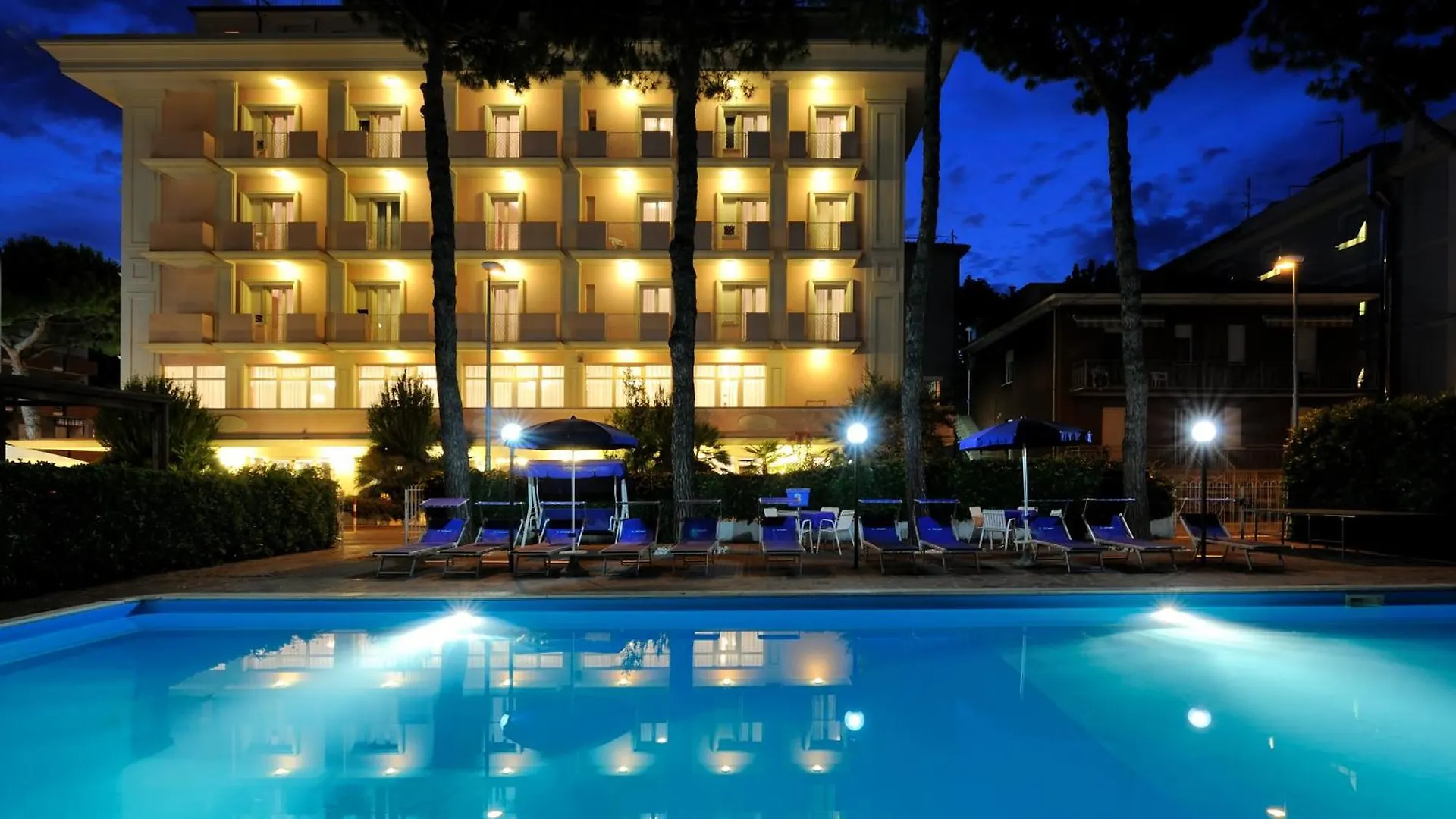 Hotel Tiffany Римини